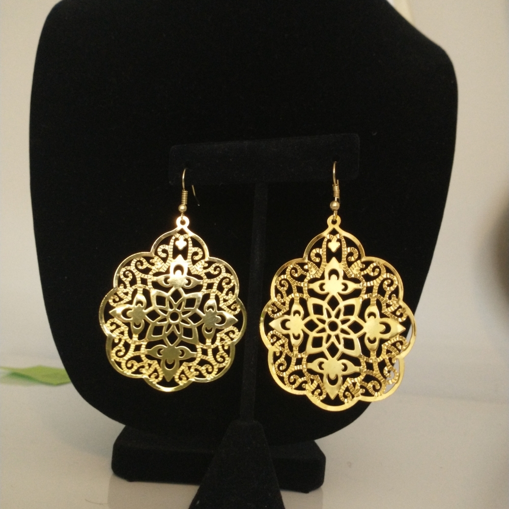 Earrings - Picture 1 of 6